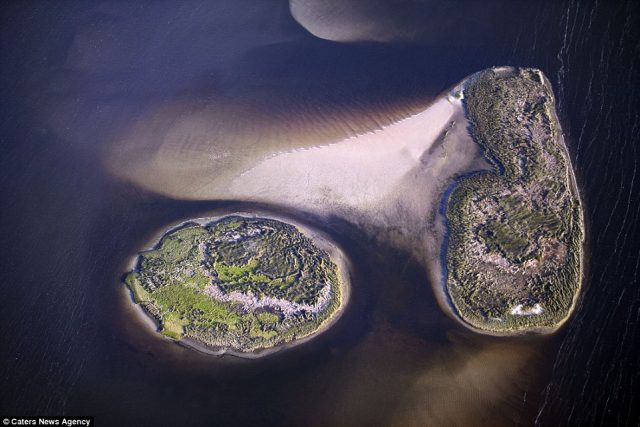 pictured-are-two-large-islands-in-northwest-florida-one-of-which-features-a-dazzling-sandbank-stretching-out-into-the-sea