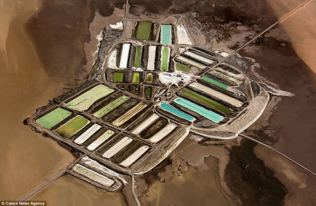 salt-evaporation-flats-in-cadiz-lake-in-the-mojave-desert-california-create-a-beautiful-composition-of-emerald-greens-and-blues