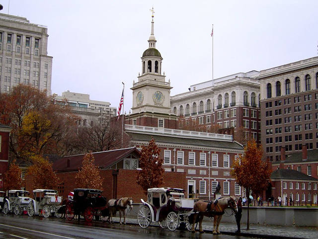 Independence Hall with horse 640