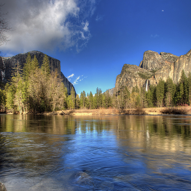 Yosemite National park blue sky 640