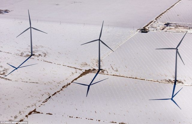 three-giant-wind-turbines-in-a-field-in-texas-look-remarkably-impressive-when-photographed-from-above
